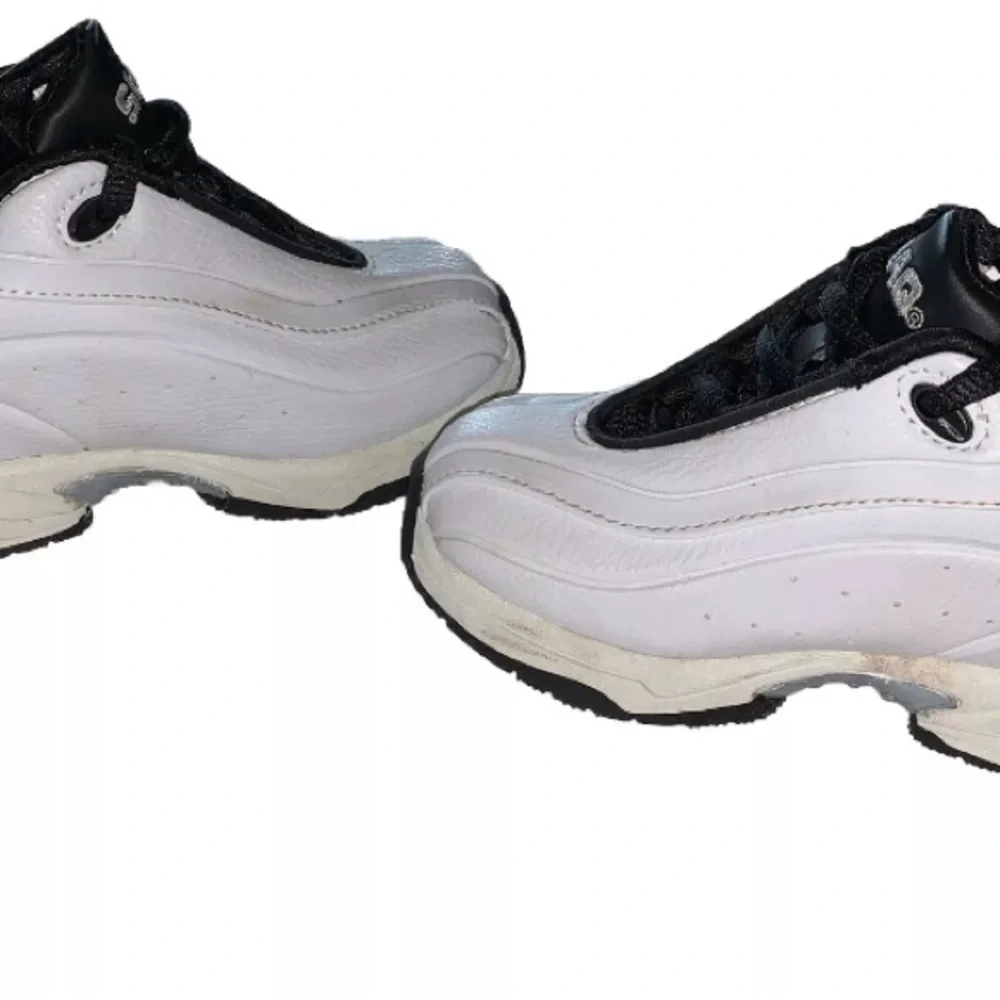 SHAQ Toddler Childs Shoes Size 7.5 White & Black Lace Up     (S233)